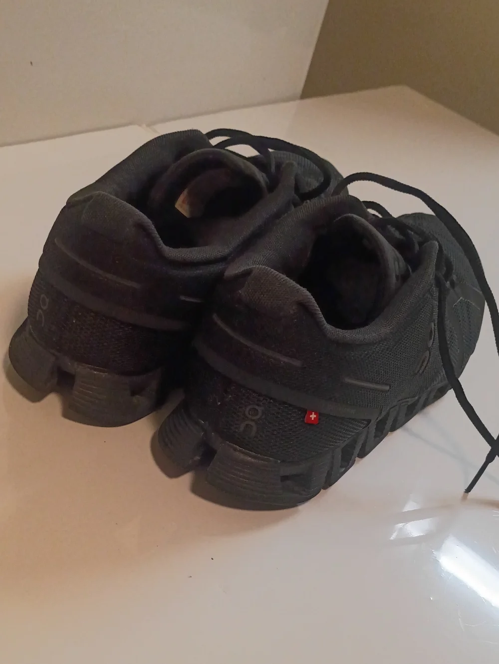 On Running Running Men's Black Cloud Running Sneakers Shoes Size 9 Athletic Walk